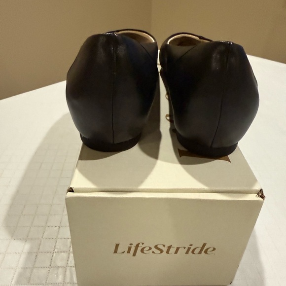 Life Stride Black Leather Women's Loafers - Picture 3 of 6